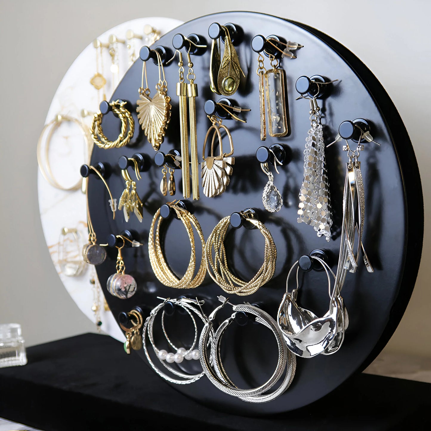 Magnetic earring display